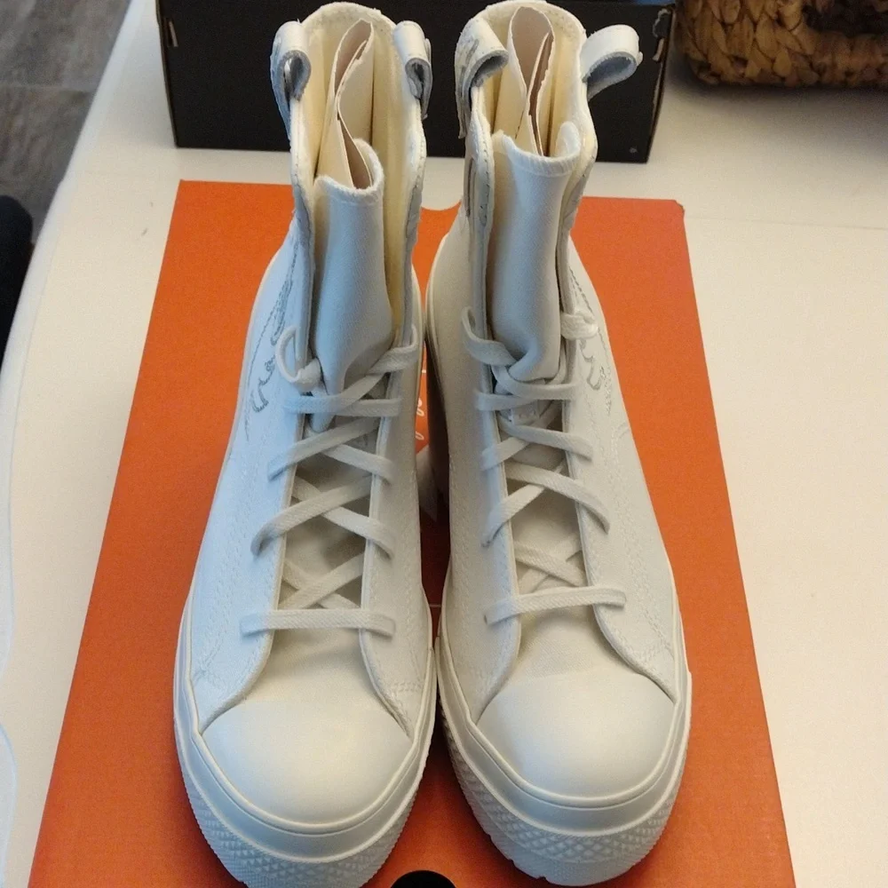 Converse Women's Chuck 70 De Luxe Heel Western Embroidered. 7.5 - Picture 12 of 15